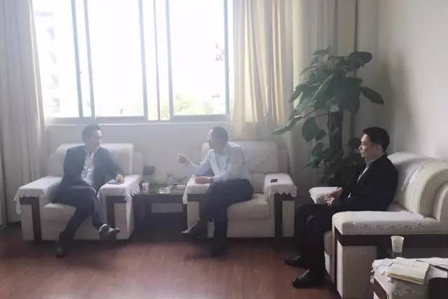 東方龍商務(wù)陪同新能源充電樁投資選址項(xiàng)目方考察余江縣工業(yè)園區(qū) 東方龍商務(wù)陪同新能源充電樁投資選址項(xiàng)目方考察余江縣工業(yè)園區(qū)