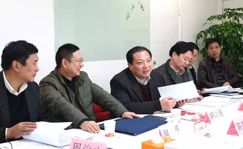 荊門市委常委、常務(wù)副市長胡功民率隊赴上?？疾?，與我司簽訂委托招商引資戰(zhàn)略合作協(xié)議