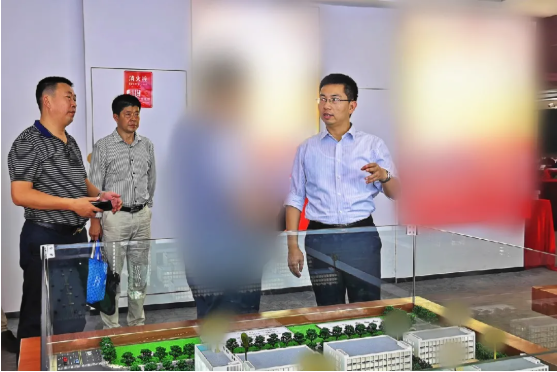綜合實力穩(wěn)居行業(yè)龍頭！四川某地方政府成功對接考察500強智能電子設備制造投資選址企業(yè)